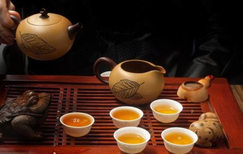 浅谈潮汕人喝茶的礼俗与功能
